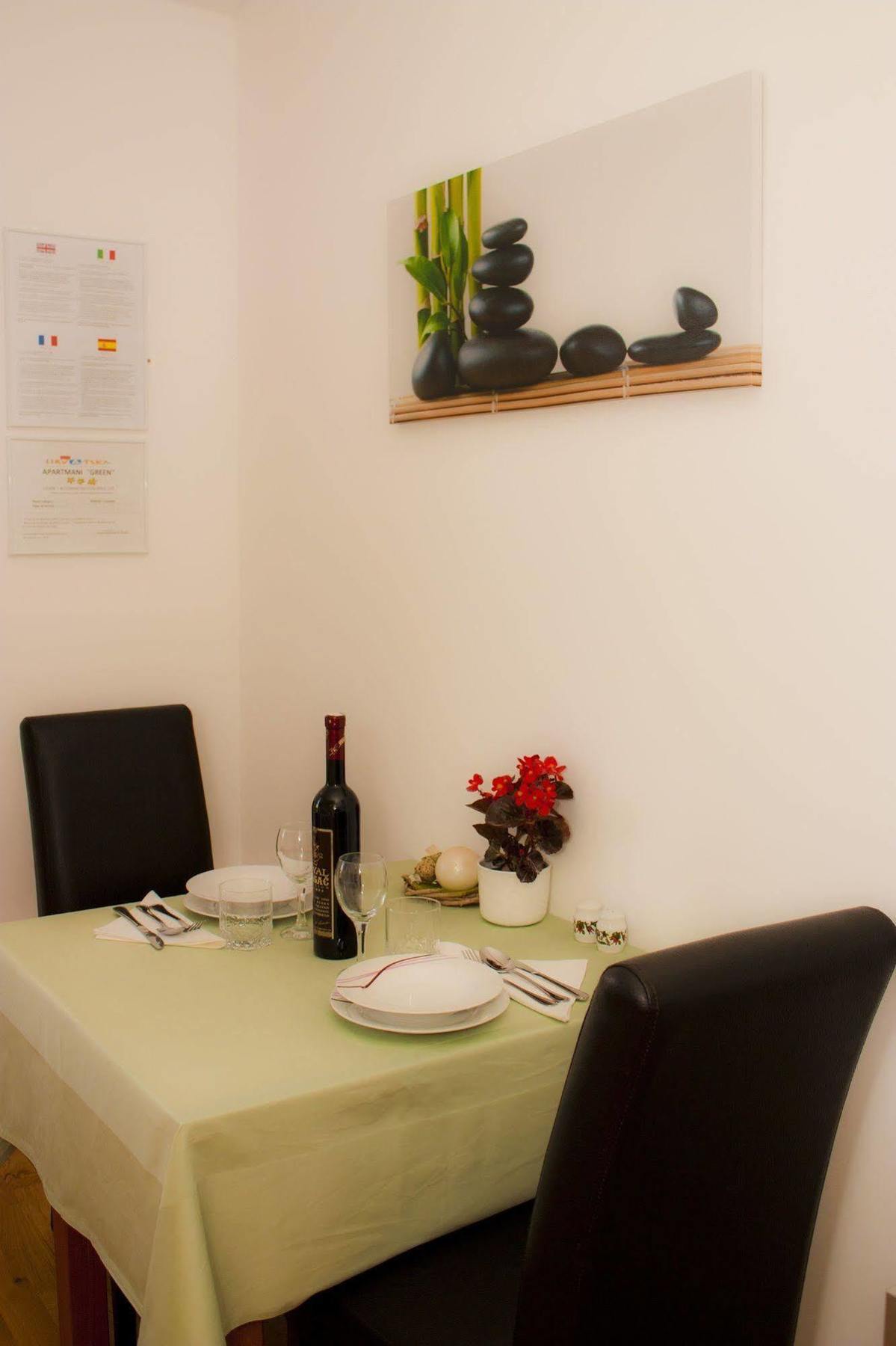 Park Apartment *